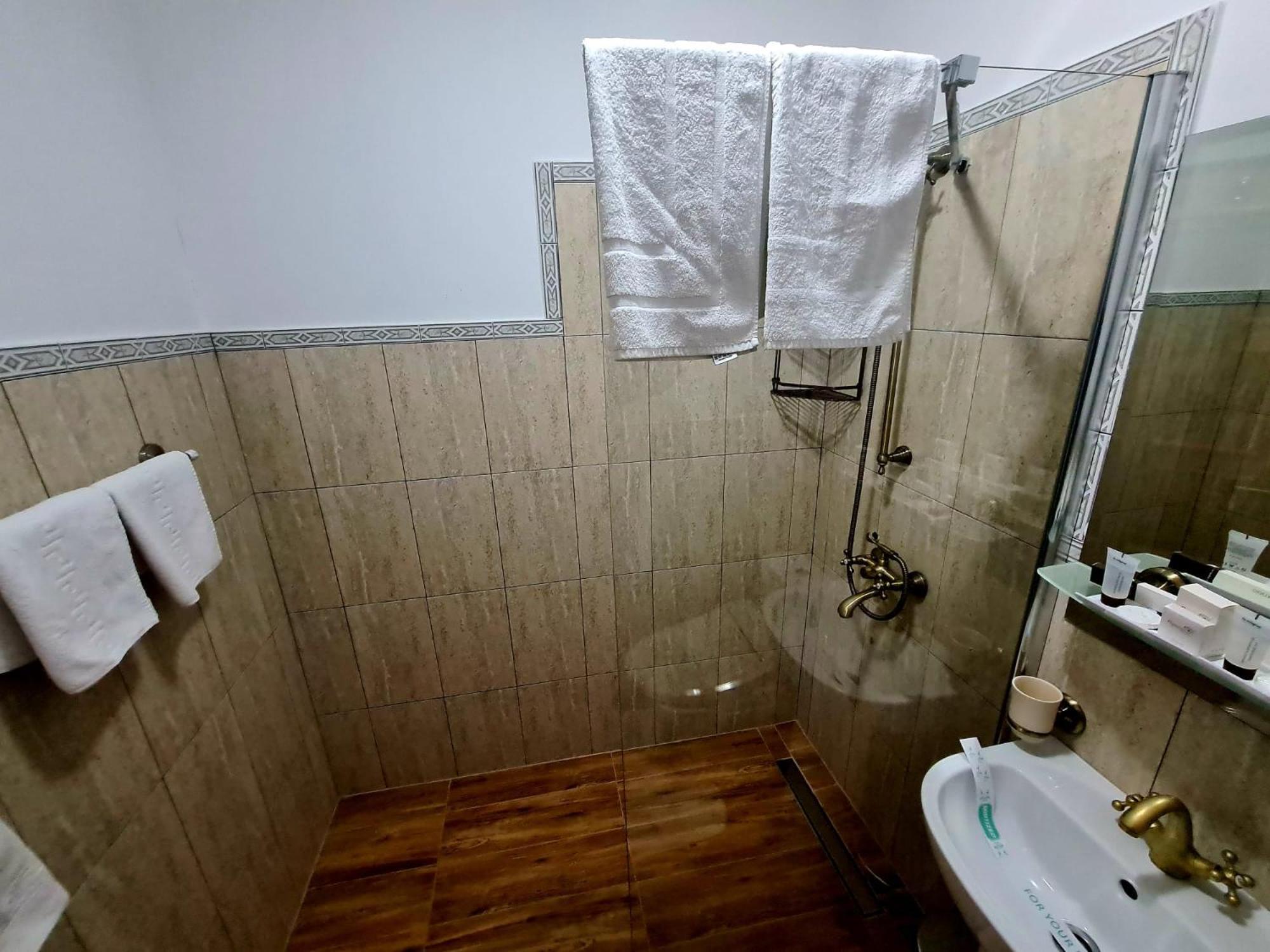 Hotel Armenopolis - Adults Only Gherla Exterior foto