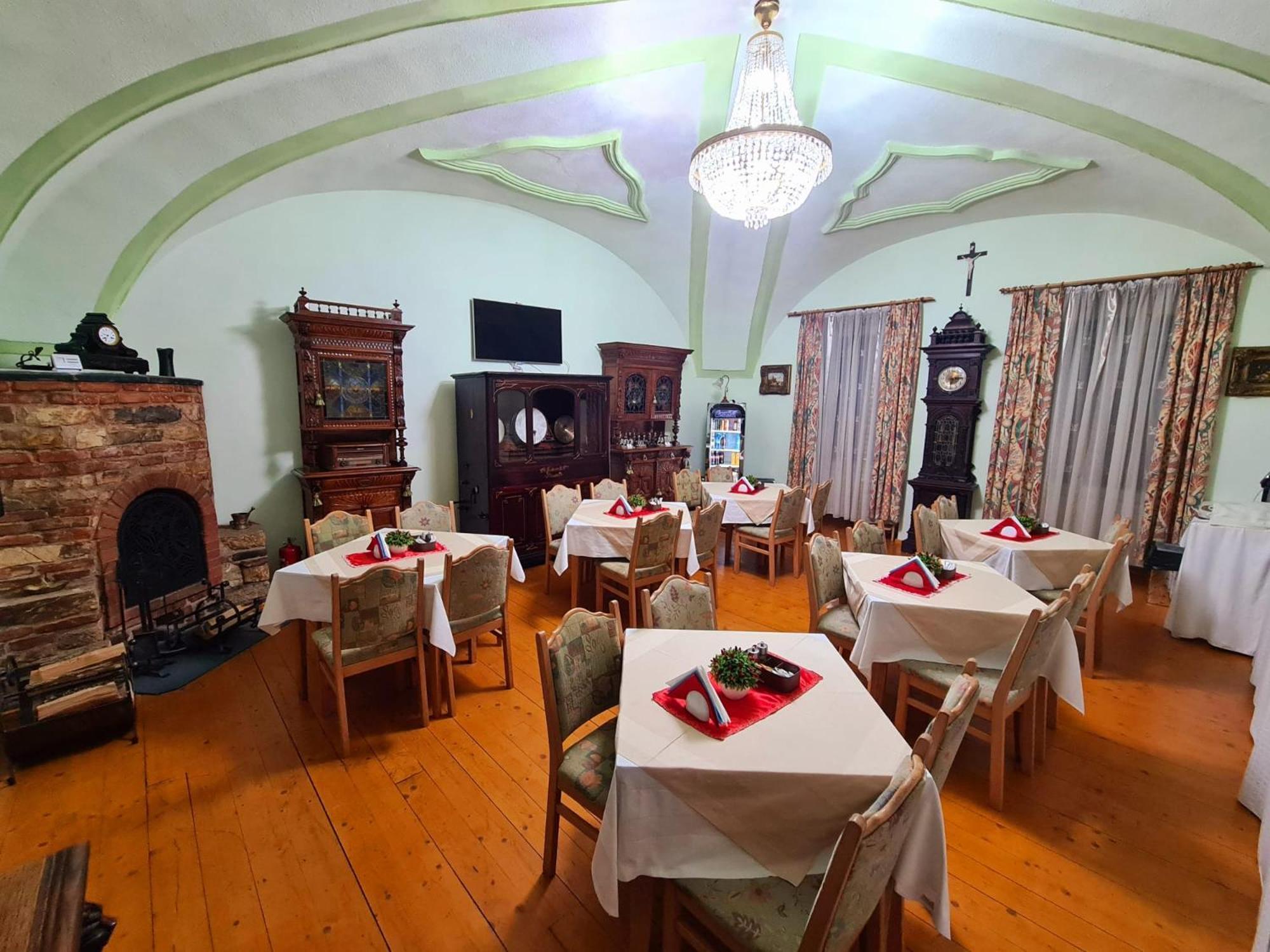 Hotel Armenopolis - Adults Only Gherla Exterior foto